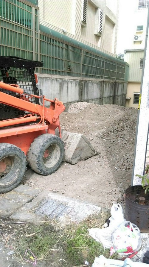 花蓮小山貓(鏟土機,推土機)整地