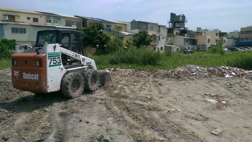 花蓮小山貓(鏟土機,推土機)整地